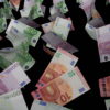vj video background Euro-paper-money-bills-currency-flow-down-on-black-background-horabd-1920_003